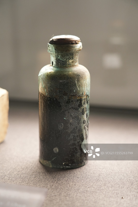 抗日战争时期药瓶图片素材