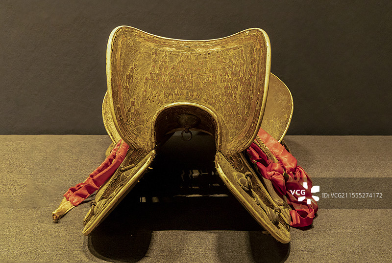 青海省博物馆“历史文物展”：象牙边饰马鞍（明，乐都区瞿昙寺，青海省博物馆藏）图片素材