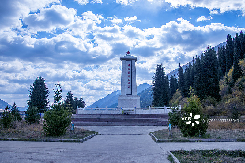 G217国道独库公路独山子段乔尔玛独库公路烈士陵园图片素材