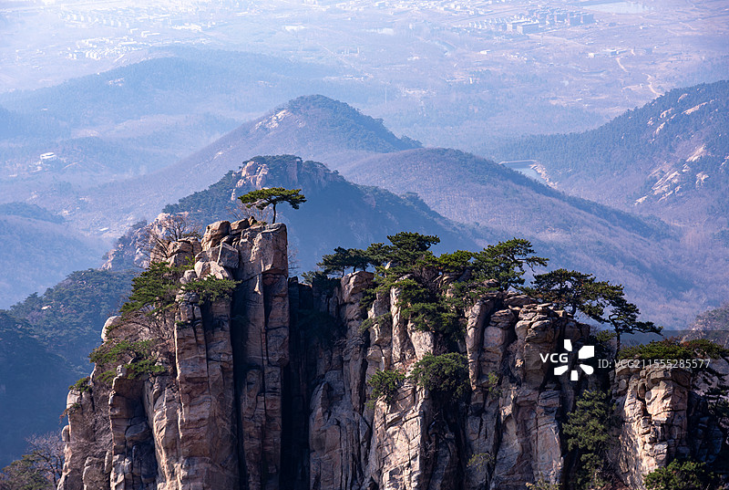 临沂平邑龟蒙山鹰窝峰图片素材