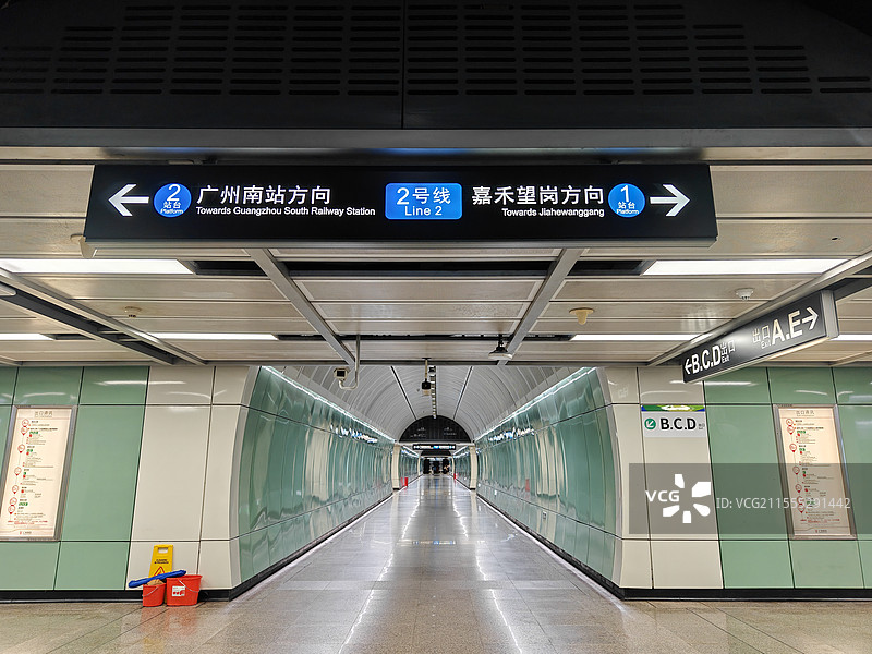 广州地铁2号线越秀公园站台图片素材
