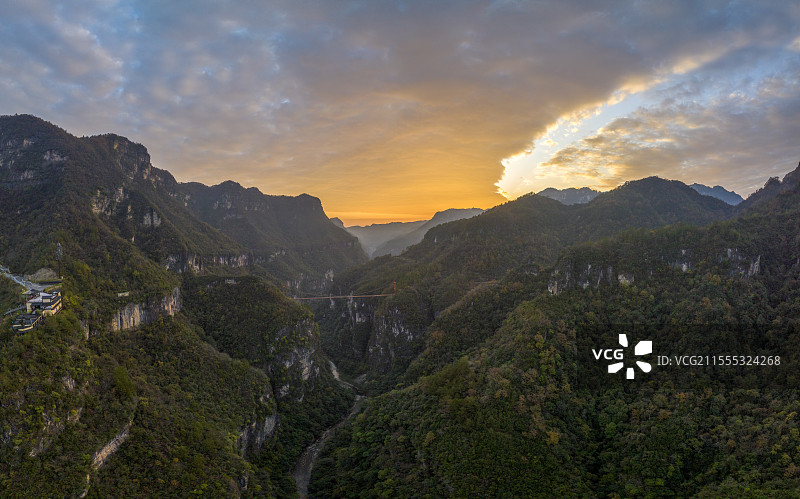 航拍襄阳保康九路寨风景区高山峡谷吊桥玻璃桥景点日出朝霞全景自然风光图片素材