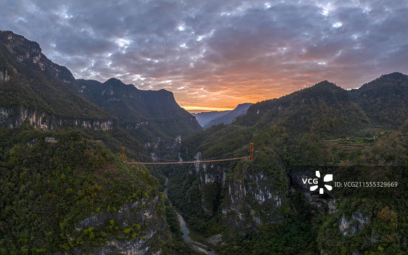 航拍襄阳保康九路寨风景区高山峡谷吊桥玻璃桥景点日出朝霞全景自然风光图片素材