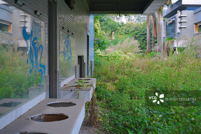 中国广东省东莞市，诺基亚总部，手机大厂荒废之美！图片素材