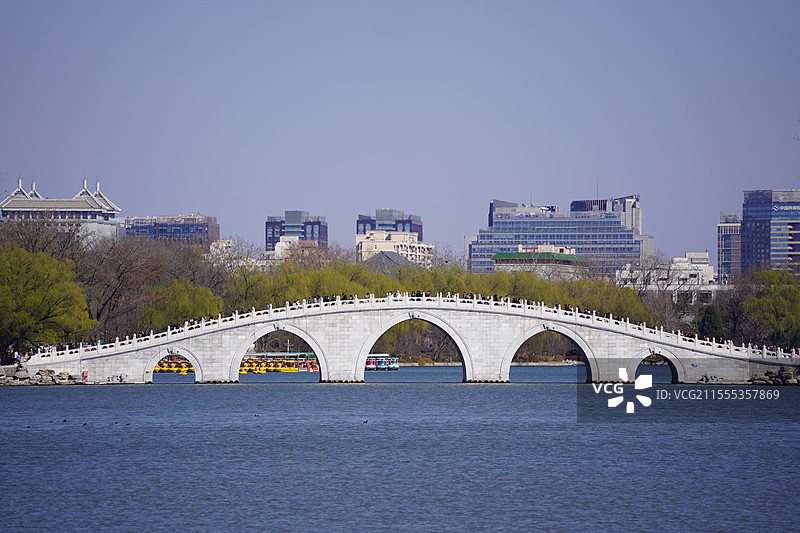 北京玉渊潭公园的中堤桥图片素材