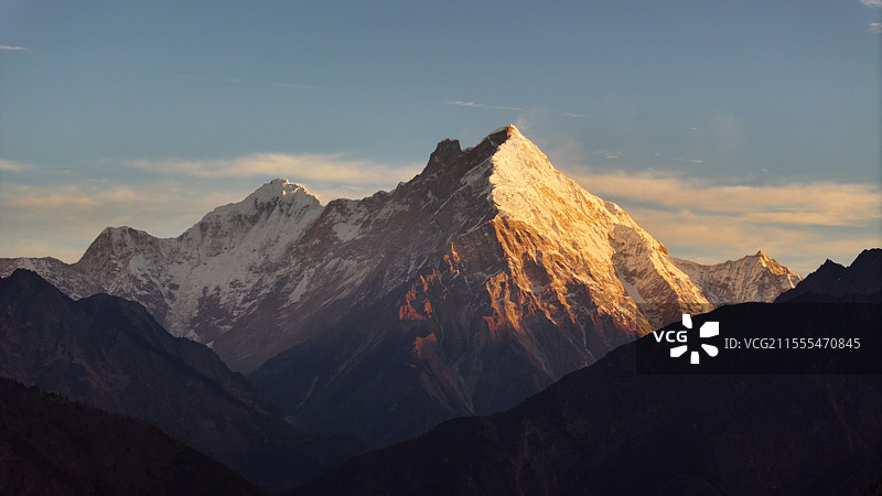加拉白垒峰日照金山图片素材