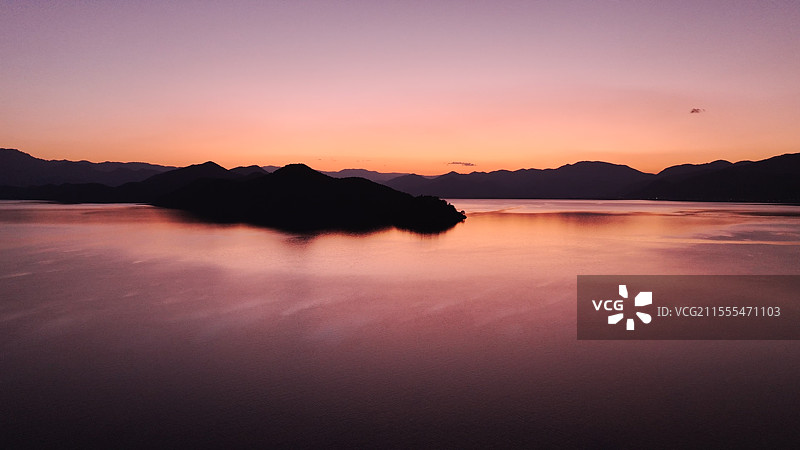 航拍云南泸沽湖日出图片素材