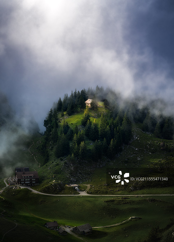 瑞士阿彭策尔沐光雾舍图片素材