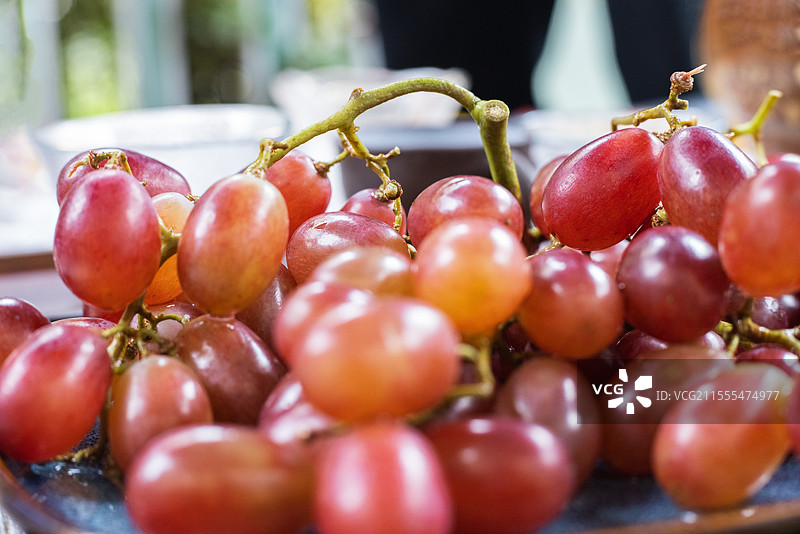 一盘红色的葡萄图片素材