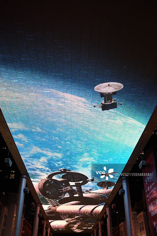 夜间照明的北京世贸天阶天幕图片素材