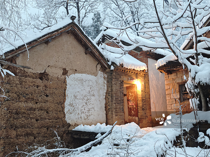清晨的小村图片素材