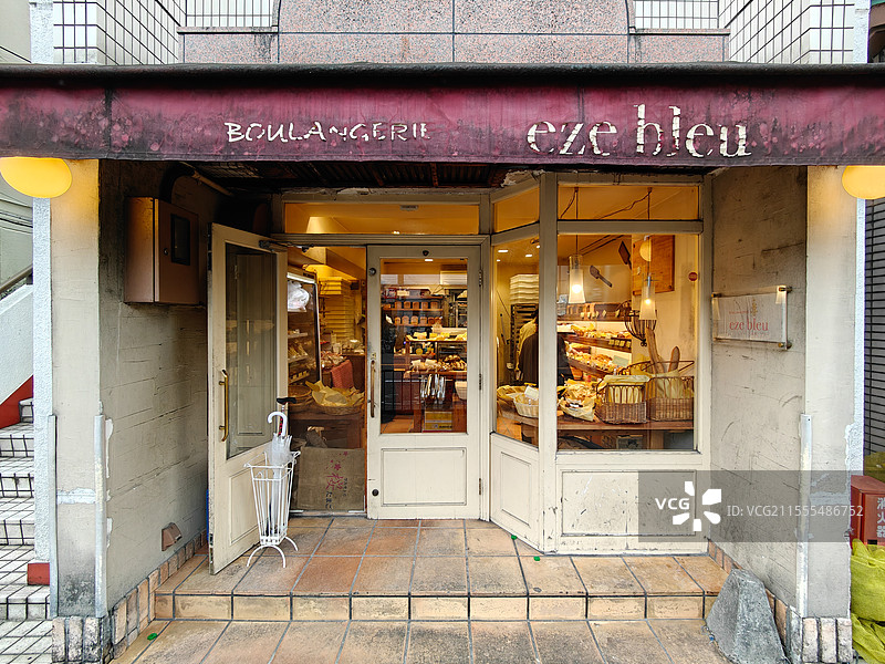 日本京都街边温暖的面包店烘焙店图片素材