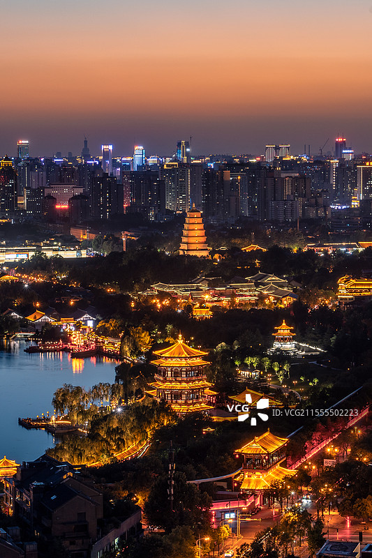 大雁塔仕女馆同框图片素材