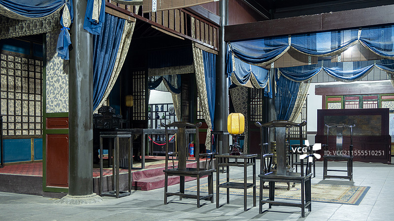 东平大宋不夜城县衙内景，中式古典桌椅图片素材