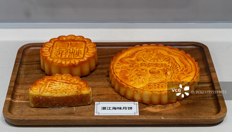 广东省非遗馆里的湛江海味月饼图片素材