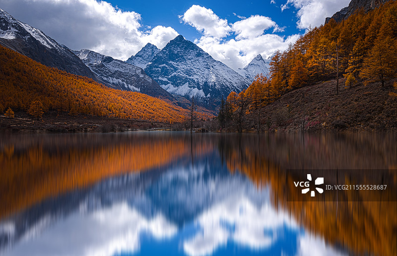 甘孜稻城亚丁圣水湖图片素材