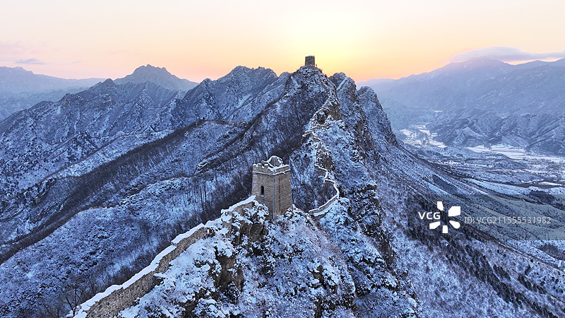 北京司马台长城日出雪景航拍图片素材