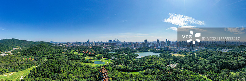 航拍中国广州城市天际线和麓湖公园图片素材