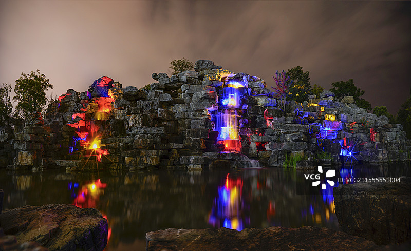 金华湖海塘公园假山霓虹灯全景图片素材