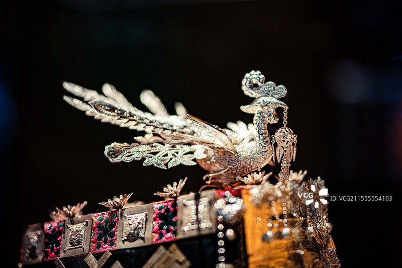 中国工艺美术馆畲族银饰凤凰冠图片素材