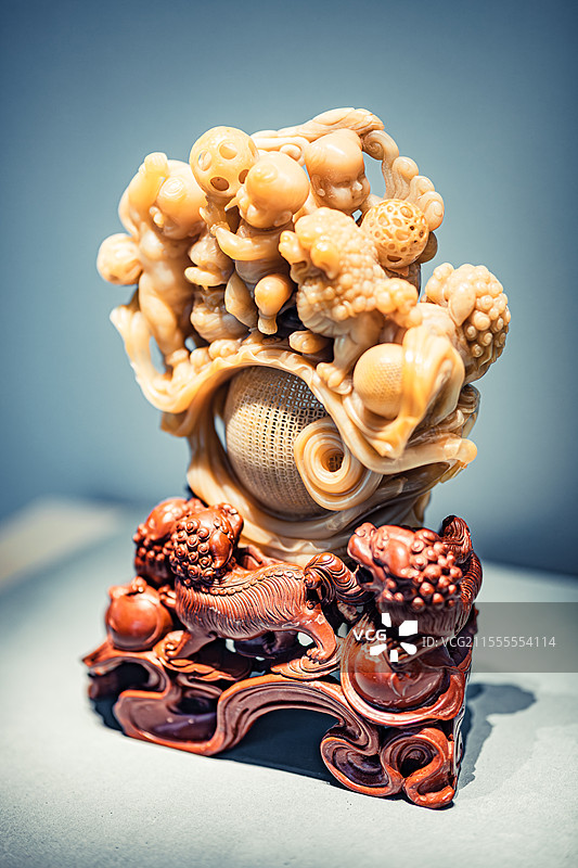 中国工艺美术馆石雕青田石雕舞狮图片素材