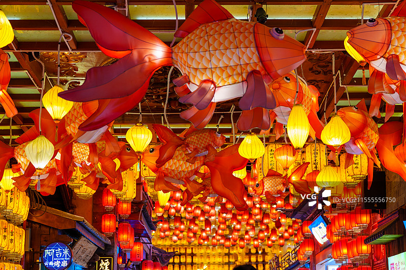 云南大理，大理古城，鱼灯图片素材