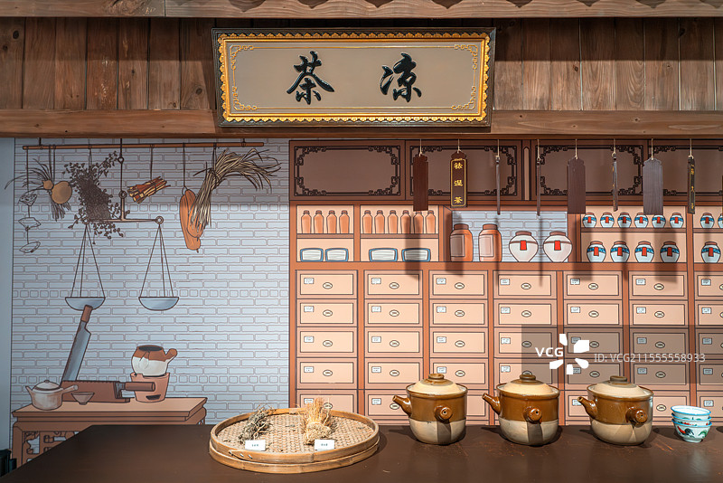 广东省非遗馆里的传统凉茶铺场景图片素材
