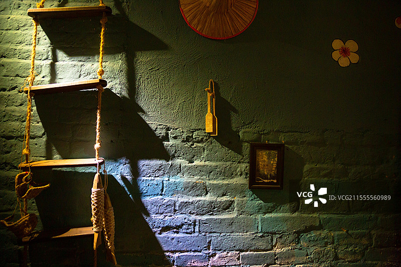 东莞市石排镇小巷细弄，文艺咖啡店，庭院之美！图片素材