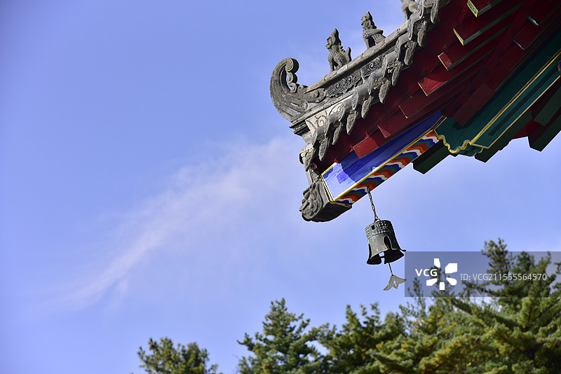 辽宁省丹东市宽甸县黄椅山公园清泉寺屋檐风铃图片素材