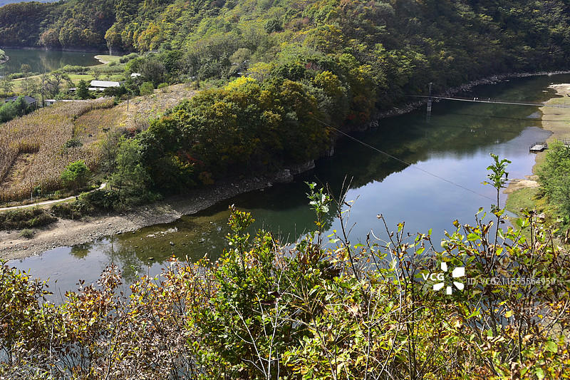 辽宁丹东黄椅山森林公园玄武湖秋天的美景图片素材