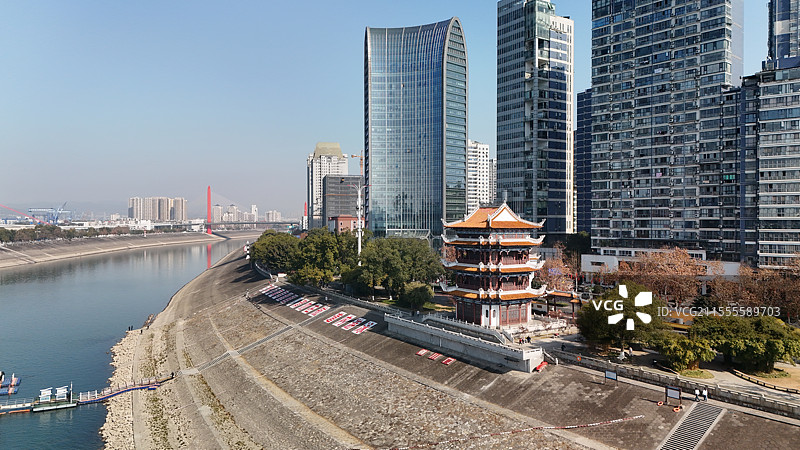 宜昌长江边镇江阁图片素材