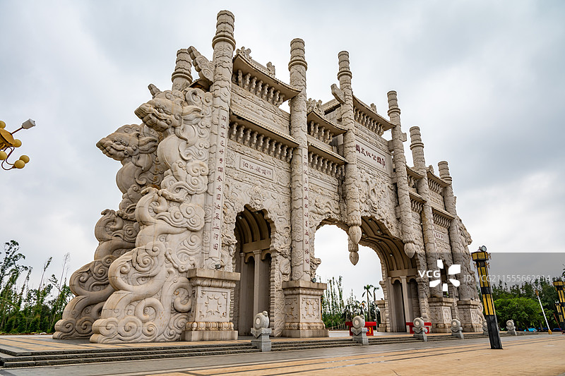 临高文澜文化公园牌坊历史长廊建筑，中国海南省直辖县临高县图片素材