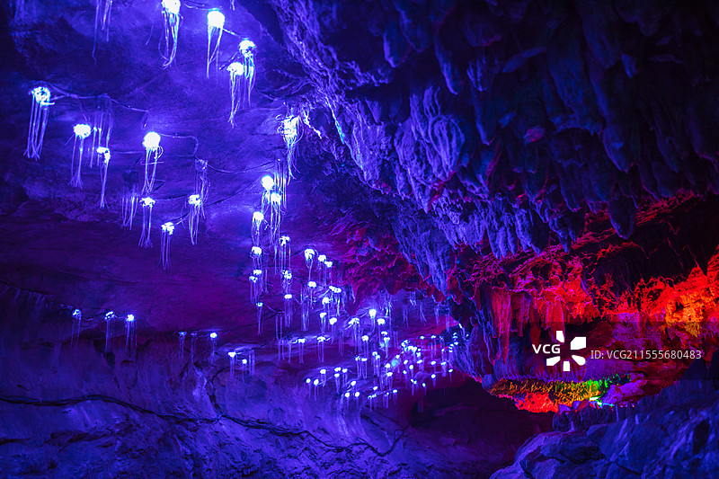 浙江桐庐垂云通天河景区的岩溶地下暗河图片素材