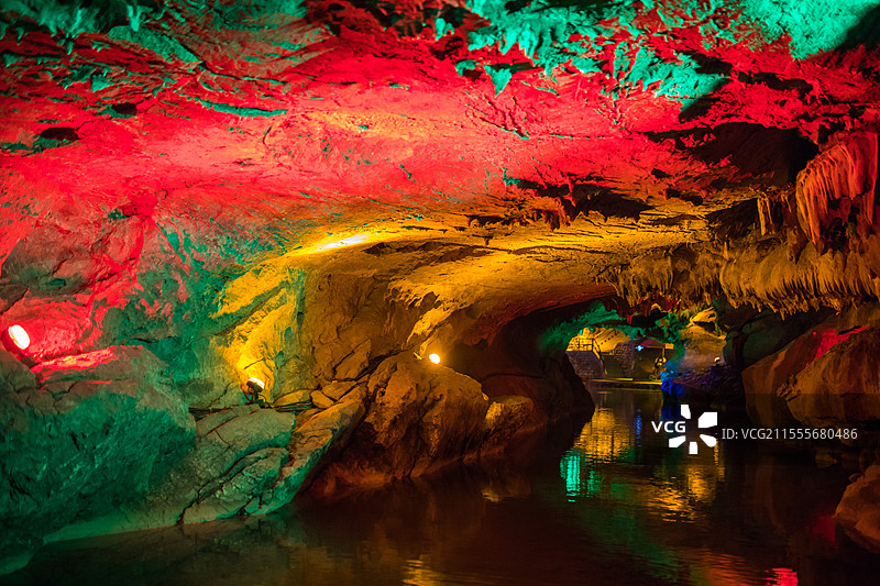 浙江桐庐垂云通天河景区的岩溶地下暗河图片素材
