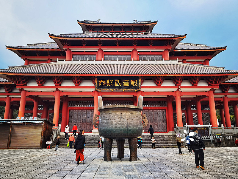 云南大理崇圣寺三塔雨铜观音殿图片素材
