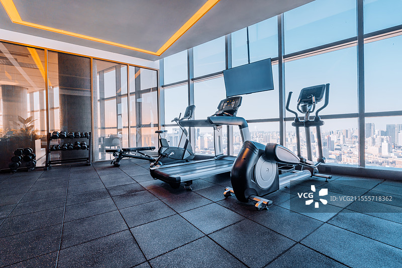 城市高空酒店健身房室内空间图片素材