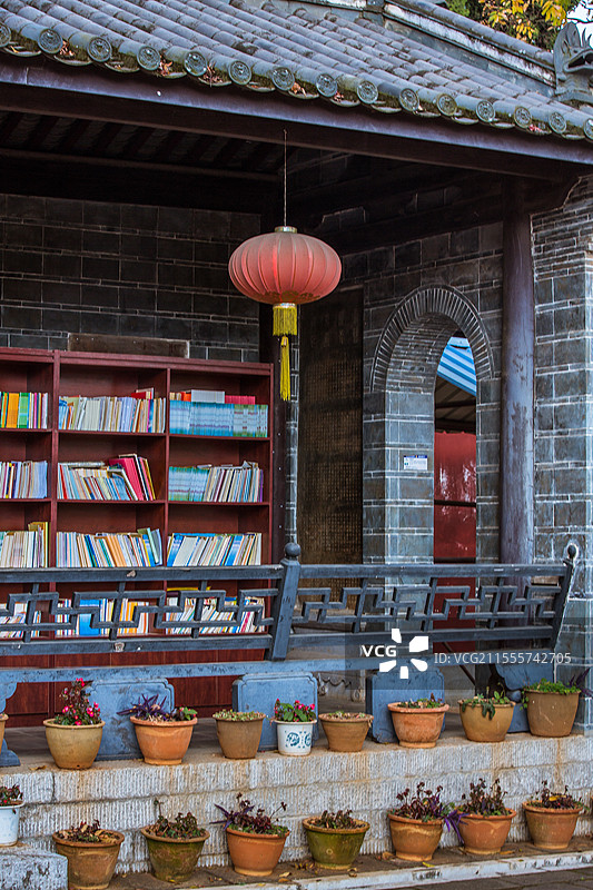 中国云南省昆明市安宁市曹溪寺建筑景观图片素材