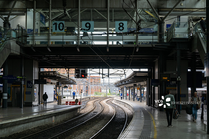 欧洲英国铁路系统，火车站站台图片素材
