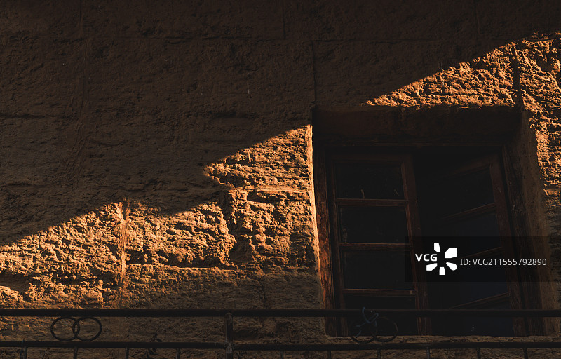 城子古村土掌（干打垒）墙光影-泸西风光图片素材
