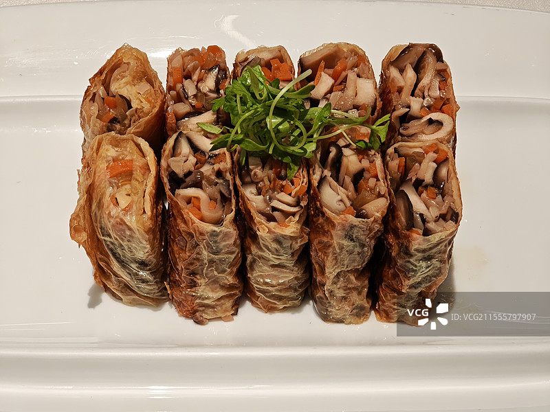 餐厅里的淮扬菜佛门素烧鹅图片素材