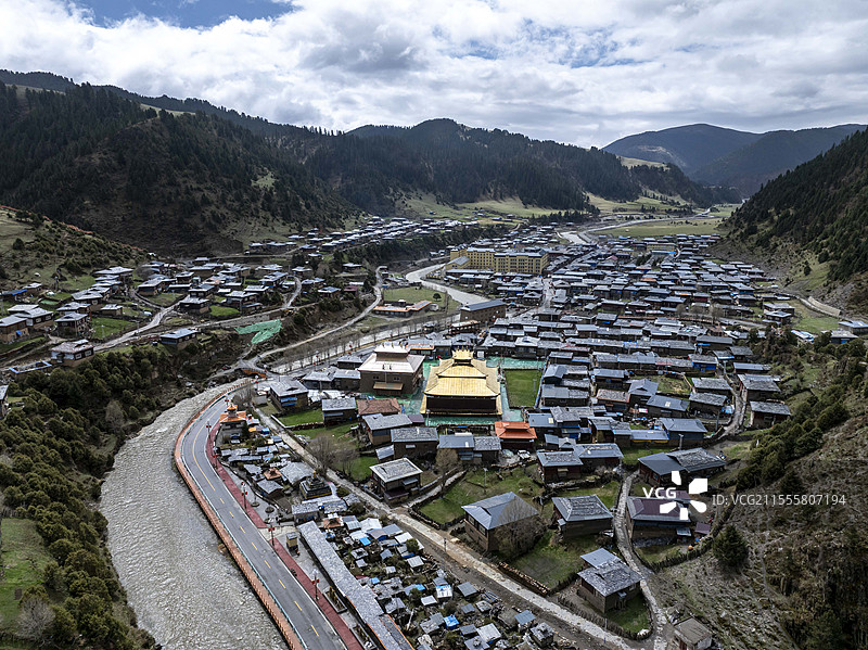新龙县拉日玛石头寨图片素材