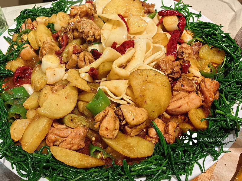 土豆库新疆大盘鸡拌面图片素材