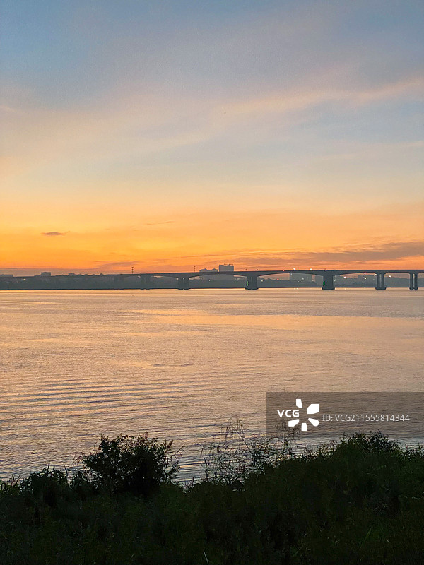 东莞市石排镇，赤坎村，东江河堤，日出美景！图片素材