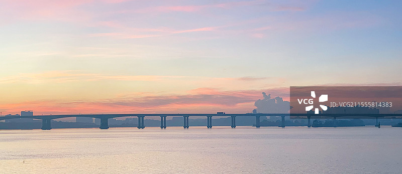 东莞市石排镇，赤坎村，东江河堤，日出美景！图片素材