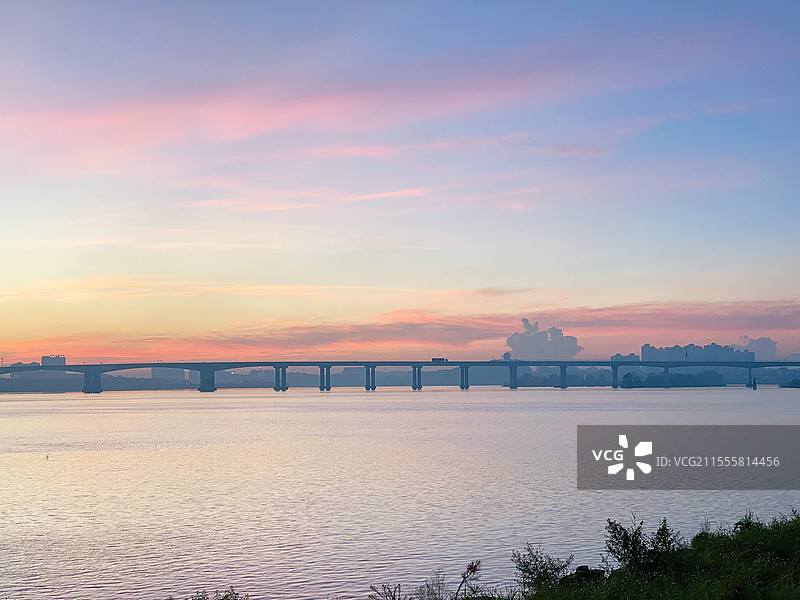 东莞市石排镇，赤坎村，东江河堤，日出美景！图片素材