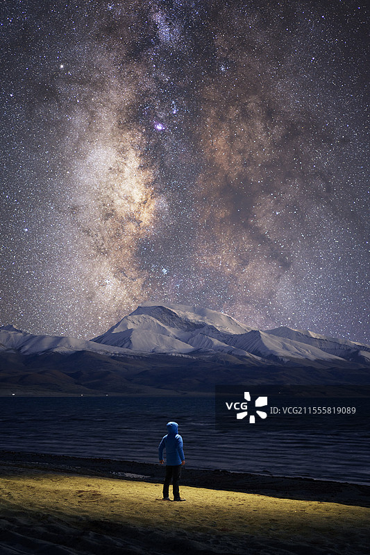 银河下的人图片素材