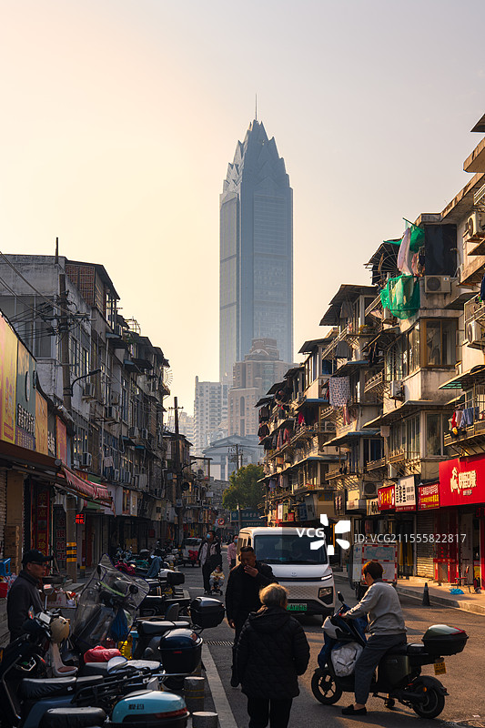 温州蒲鞋市小巷与世贸同框图片素材