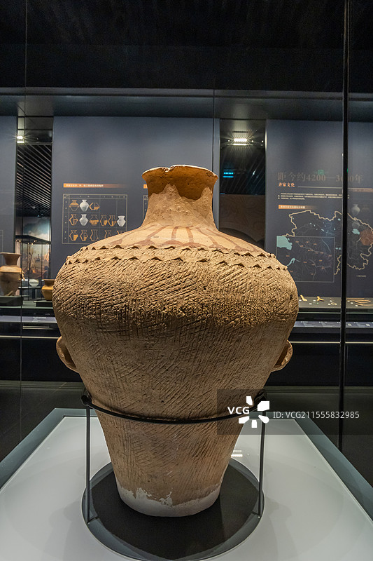 青海省博物馆鸟纹彩陶壶宗日文化距今5300-4000年同德县宗日遗址出土图片素材