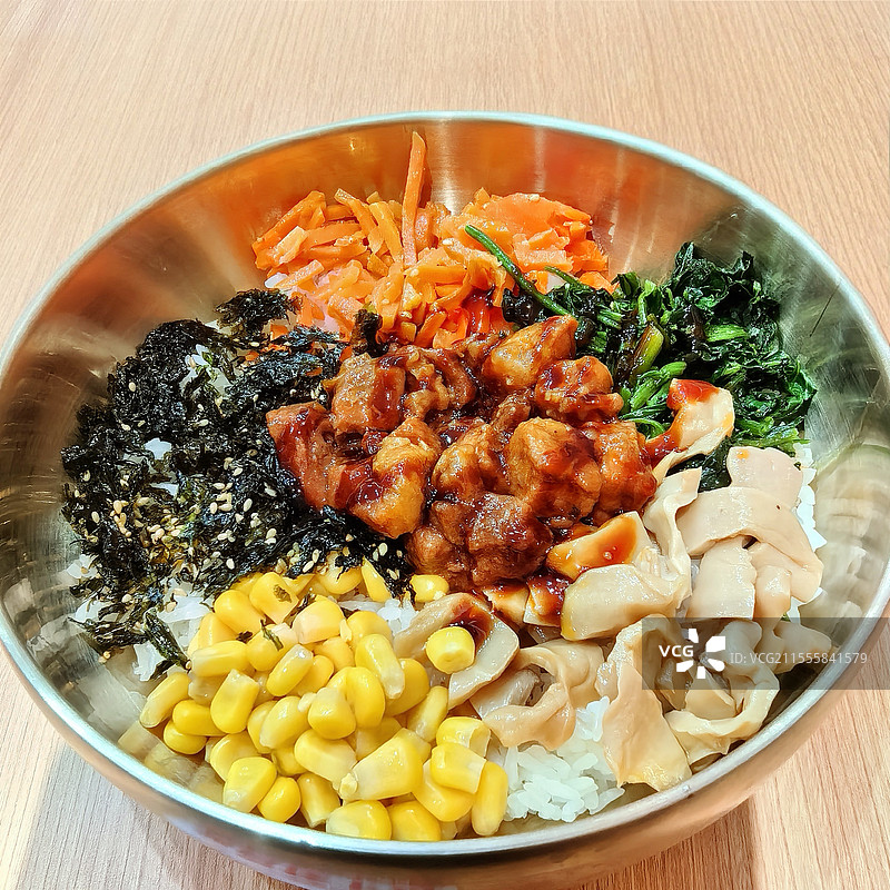 营养均衡的牛肉拌饭图片素材