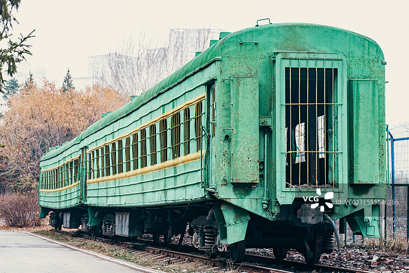 沈阳克俭公园废弃绿皮火车车厢图片素材